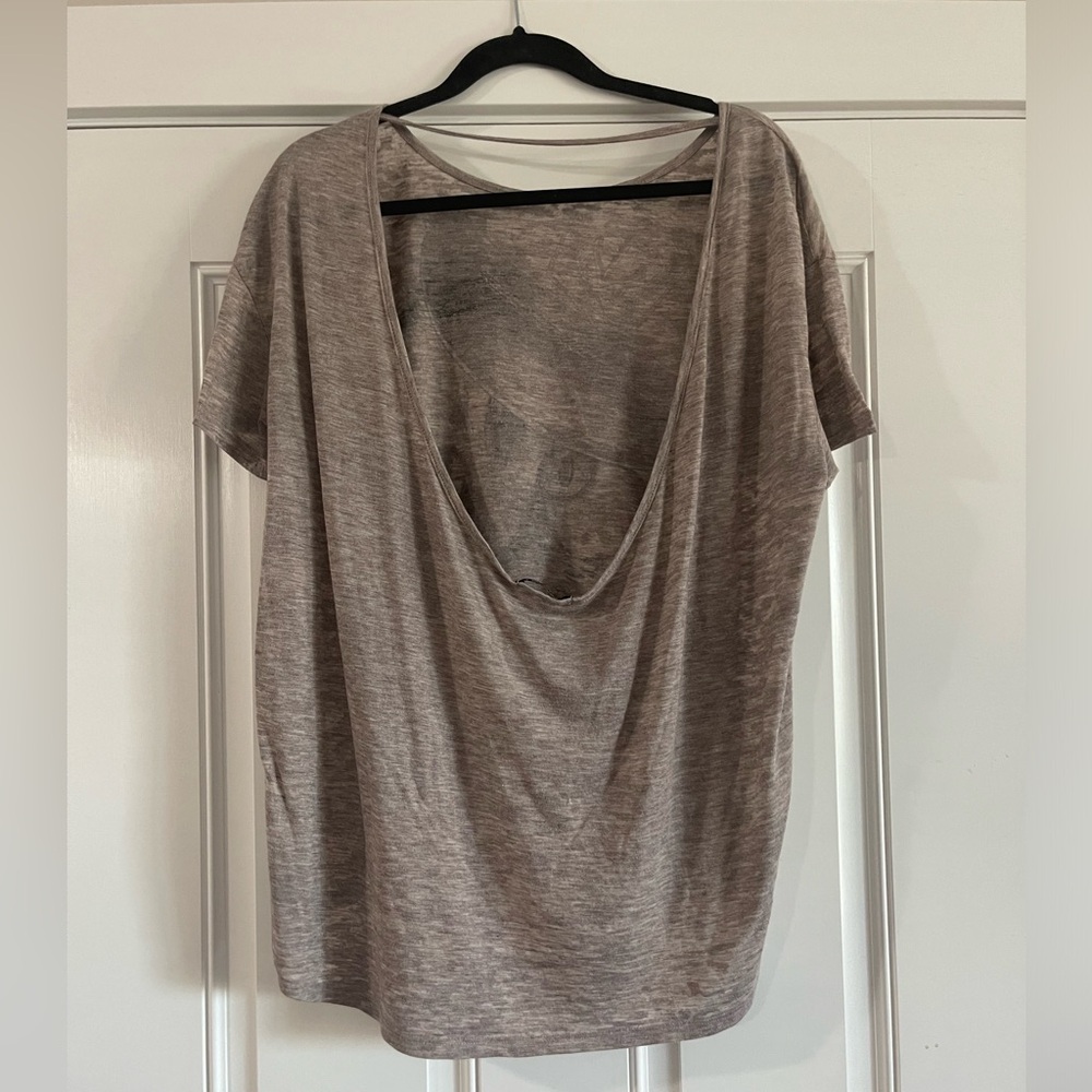Backless loose shirt